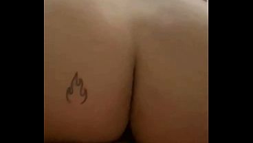 Ruiva casada vai no swing e faz um gang bang e logo depois fode com o marido e ganha gozada na bucetinha sem camisinha 