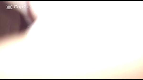 Fiquei de quatro e mandei meter na bundinha a vontade 