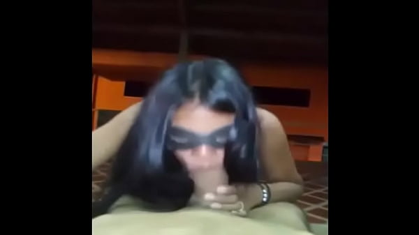 Mi Prima Me Da Una Rica Chupada A Mi Pene Cuando Huimos De La Casa De Sus Padres thumbnail