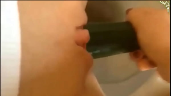 Girl Masturbates With_CucumberHot Amateur Cucumber Cam Homemade