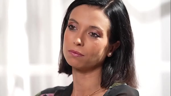 Mia 28 ans de Montpellier : &quot_a 20 ans j'_ai commenc&eacute_ ma sexualit&eacute_ dans le libertinage&quot_ #rencontre #casting #libertin