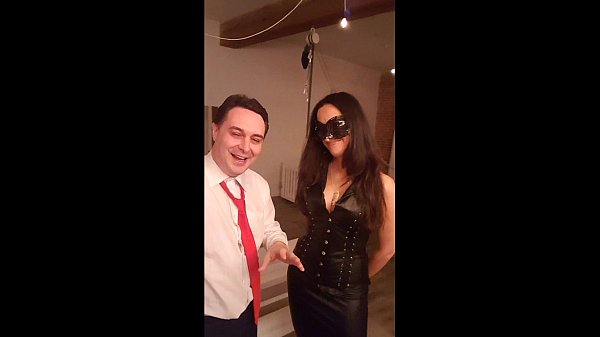 Princess Marxsqueezes and slaps Andrea Diprè s balls