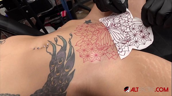 Tattooed babe with big tits gets fucked hard before having her pussy tattooed 