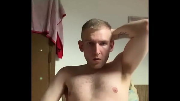 Nagy fasz&aacute;t r&aacute;zza &eacute;s veri 