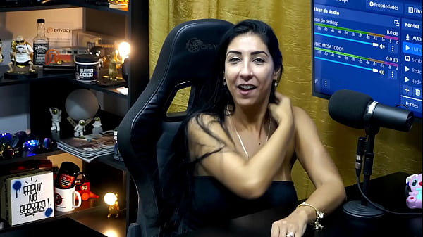 Ruan foi ver se a Renatinha Mello estava sem calcinha, que deliciosa, rolou muita qu&iacute;mica nesse episodio! - Podcast P&aacute;pum no Barraco! 