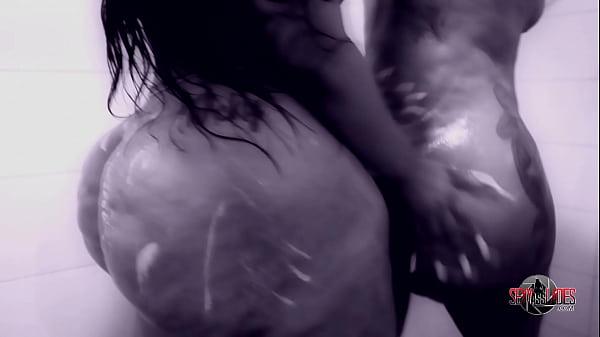 Big Ebony_Booty Kakey and_Nicky Minaj bumping butts together