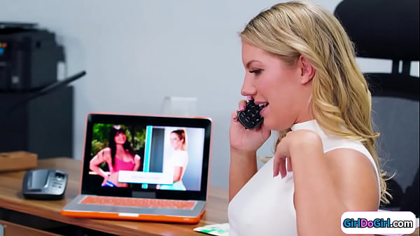 Play MP4 - Matchmaker n client masturbate and lick