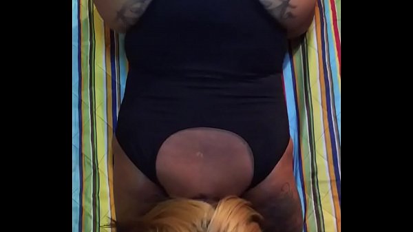 Play MP4 - Shaking ass DAMU