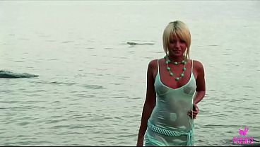 18yo blonde marleny s masturbates her sweet cunt at the beach 