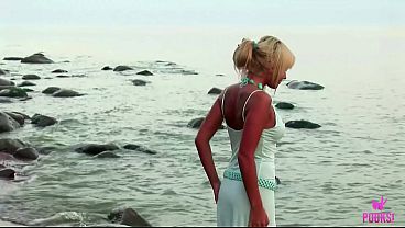 18yo blonde marleny s masturbates her sweet cunt at the beach