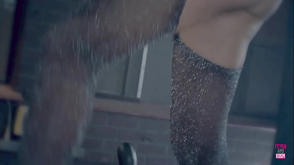 This superhot blonde bitch lets her guy cum in her filthymouth