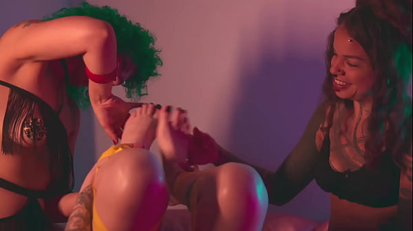 Nonton You Can Have My Pussy Only If You Lick My Toes First thumbnail