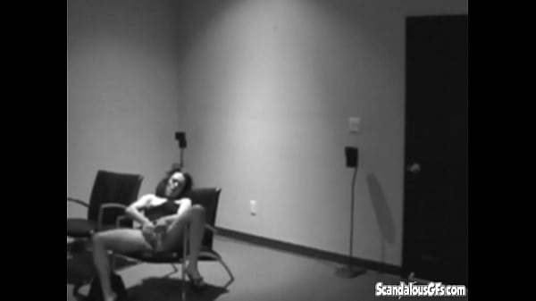 Solo slut masturbates with a toy from_her handbag