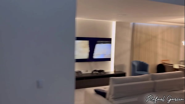 Play MP4 - Comi a gostosa que levei pra ver um filme&comma; safada rabuda ganhou uma deliciosa gozada depois eu foder muito sua bucetinha