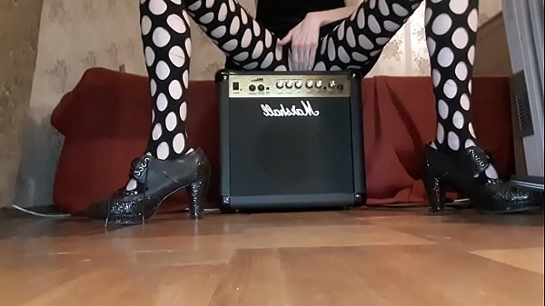 Feelslike a_rock star Tracy_Naghavi_cums from her favourite_vibrator