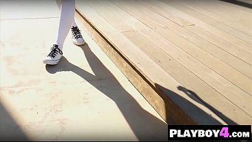 Nonton Sexy Big Ass Babe Exposed Her Amazing Body After Hot Posing For Playboy thumbnail