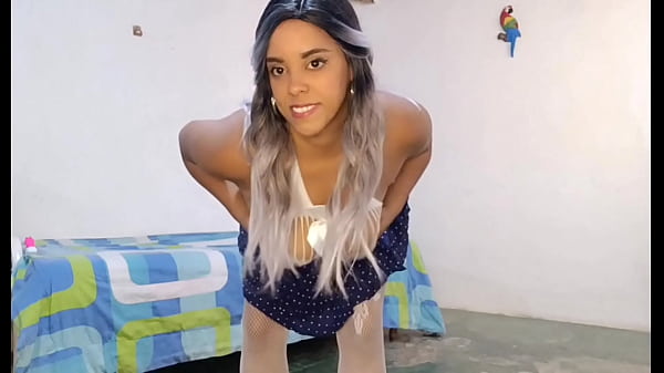 Big Ass Latina Girl Dances And Twerks In A Skirt thumbnail