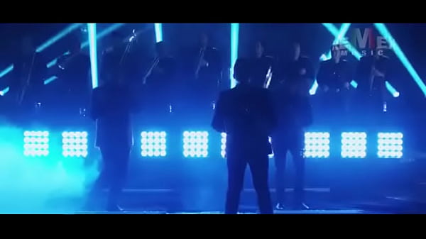 Puta se deja cojer por amigo 