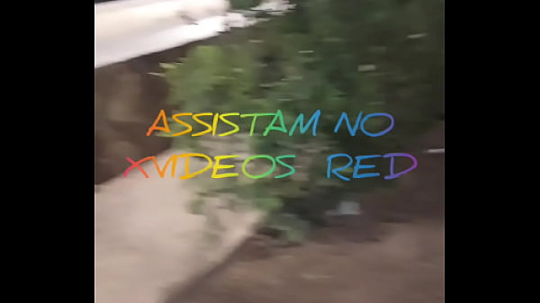 Play MP4 - CHUPANDO DOIS MACHOS NA RUA