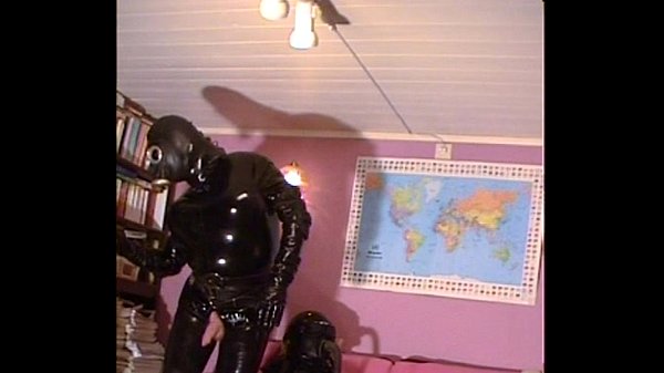 Play MP4 - Roxina2005KinkyFetishRubber010205XXXL&period;MPG