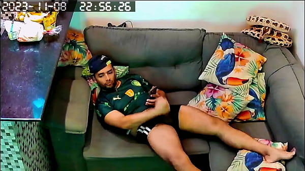 Play MP4 - Torcedor do Palmeiras assistindo jogo e socando uma boa punheta com seu imenso pau