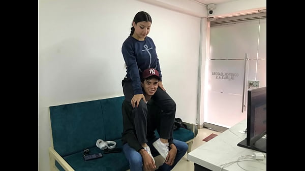 HERMANASTRA MONTATE ENCIMA DEMIS HOMBROS pero ya sabes que me dejas_meter mipene entu boca