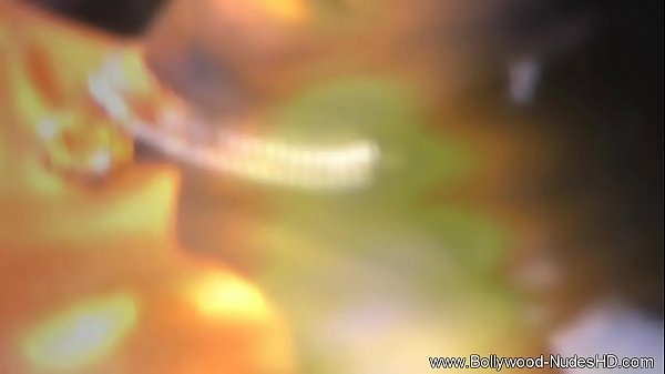 Play MP4 - Beauty From Bollywood Exotic Babe