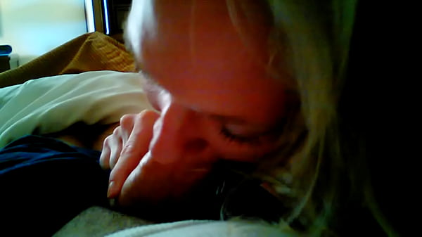 Play MP4 - Girlfriend morning blowjob