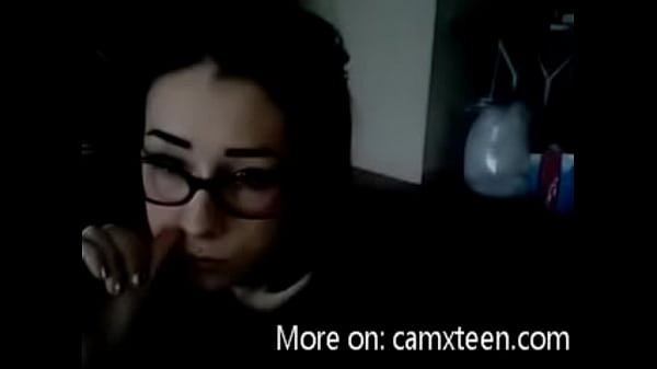 Nonton Teen Feet Teasing On Webcam thumbnail