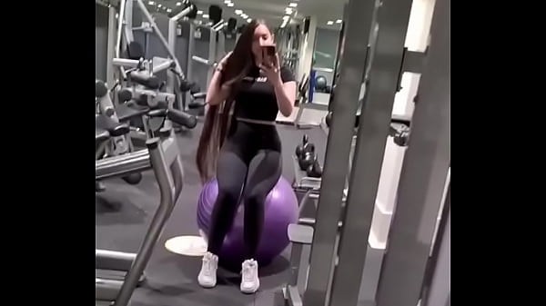 Nonton Cabello Largo Y Hermoso thumbnail