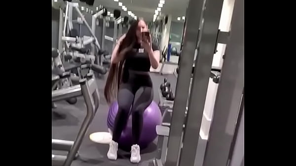 Que delicioso brinco con mi cabello largo