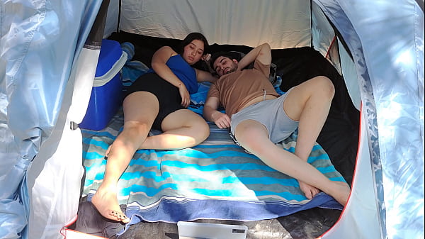 Acampando con madrastra en el bosque