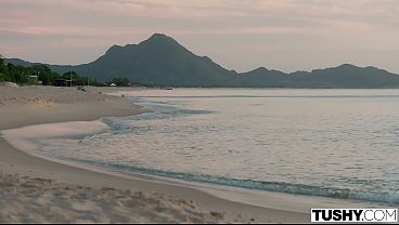 Nonton Petite Cutie Doing Yoga On The Beach Gets Fucked thumbnail