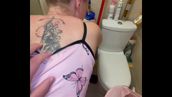 Nonton Step Brother - Fuck Her In Bathroom Hard After He Take He&rsquo;s Step Sister In Bed And Fuck Her And In Same Time She Lick He&rsquo;s Fingers And Feet&rsquo;s thumbnail