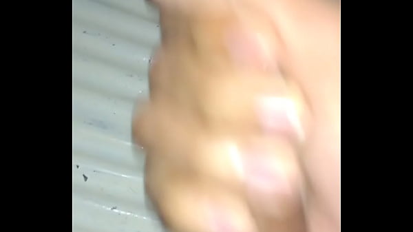 Novinho se masturbando de madrugada