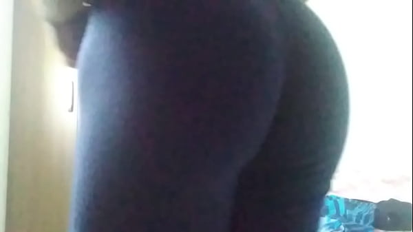 Trans mostrando a bundinha 