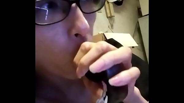 【女装もみじ】　アナルプラグを吸うメイド 