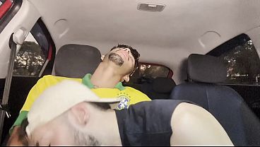 Levei O Novinho Pauzudo Dar Uma Volta De Carro E E Ele Acabou Leitando Me Cu E Me Fazendo De Puta thumbnail