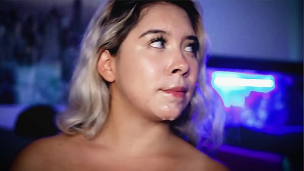 Play MP4 - Blonde with her angelic face full of cum seduces you with her skunky behavior