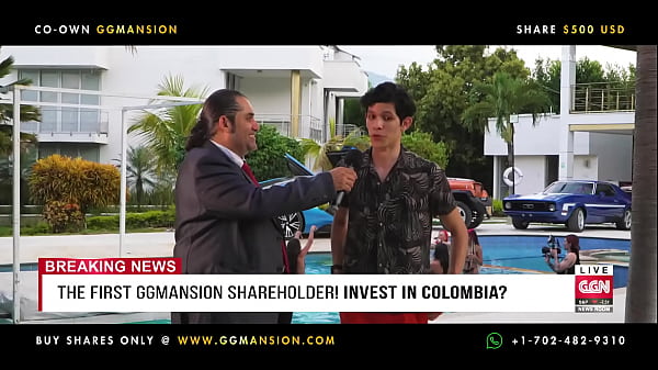 Two girls have a very sexy intimate moment 