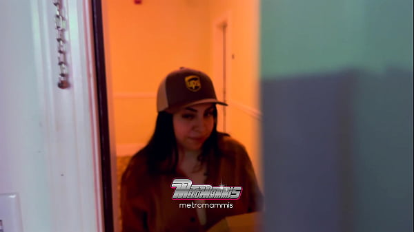 Nonton Delivery Girl Candy Gets All The Bbc She Wants thumbnail