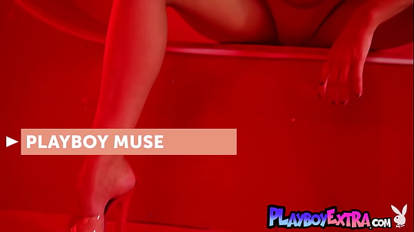 Nonton Bombastic Brunette Naked Babe Spreading Her Long Legs thumbnail
