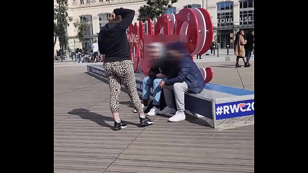 De Passage Sur Toulouse Je Me Suis Mise Au Challenge De Trouver Un Mec Pour Le ... thumbnail