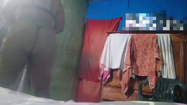 Play MP4 - morena muestra su gran culo para que su cu&ntilde;ado se masturbe