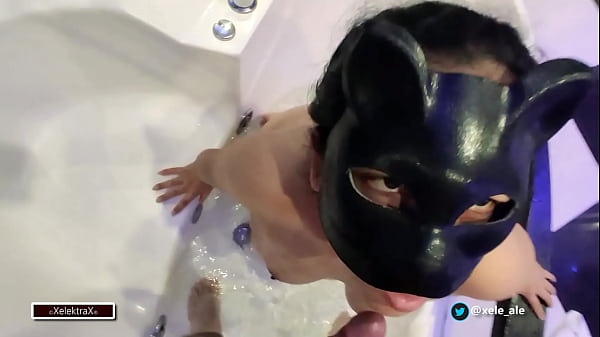 Me encuentro en un hotel con el amigo de mi novio_mientras el me esperaen el parque