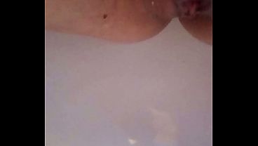 Gretala gioca con i suoi buchi della fica e del culo 