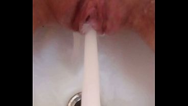 GretaLa gioca con isuoi buchi della fica edel culo