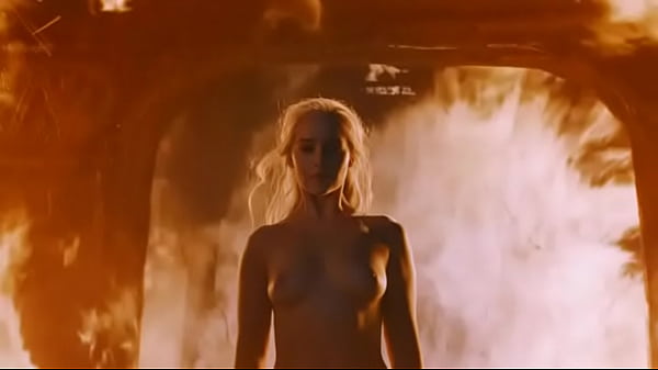 Play MP4 - Emilia Clarke &ndash; Game of Thrones s06e04