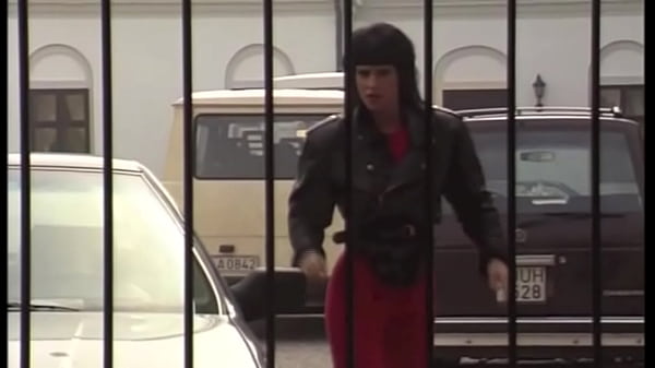 Nonton A Big Cock In The Ass Of This Horny Milf thumbnail