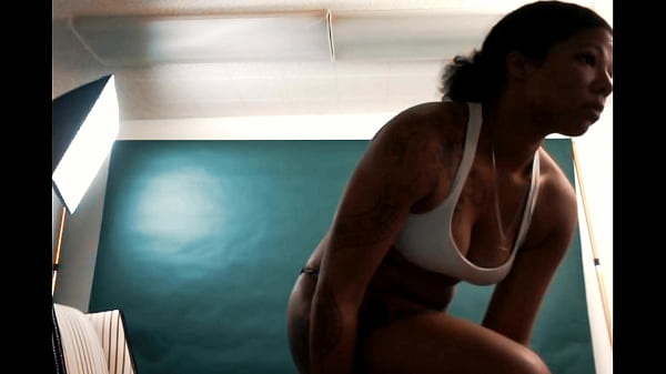 Nonton Exotic Hottie Spreads Wide Open For Nasty Photogrpaher thumbnail